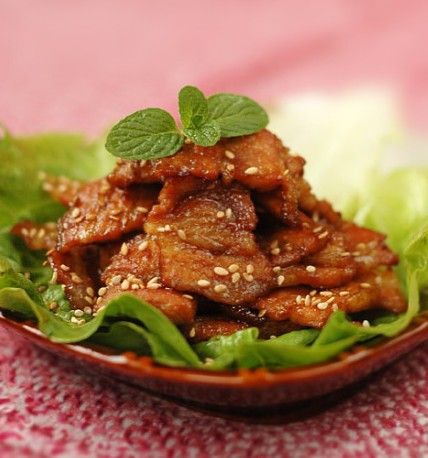 【香煎五花肉】#舌尖上的春节#
1.五花...