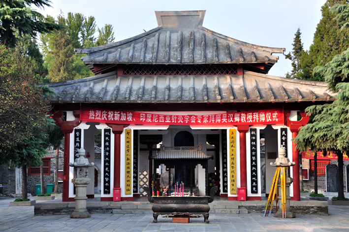 医圣祠拜殿.jpg