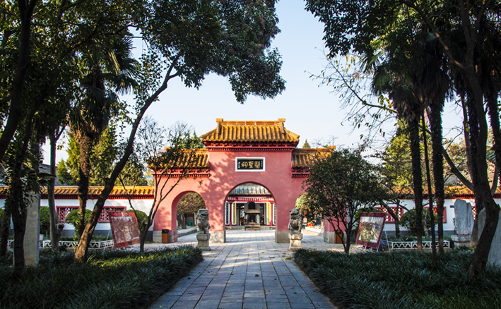 医圣祠山门.jpg